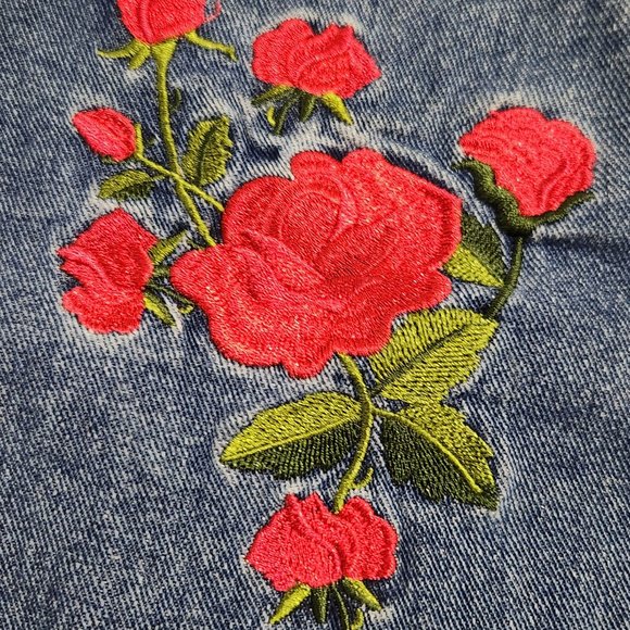 GUESS WOMEN'S DENIM SHORTS - Picture 4 of 8